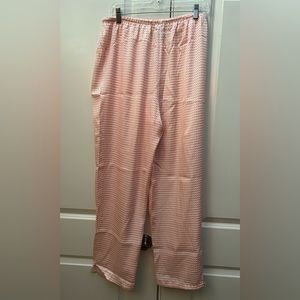 Adorable Women’s pink and white checkered pajama bottoms Size large Drawstring